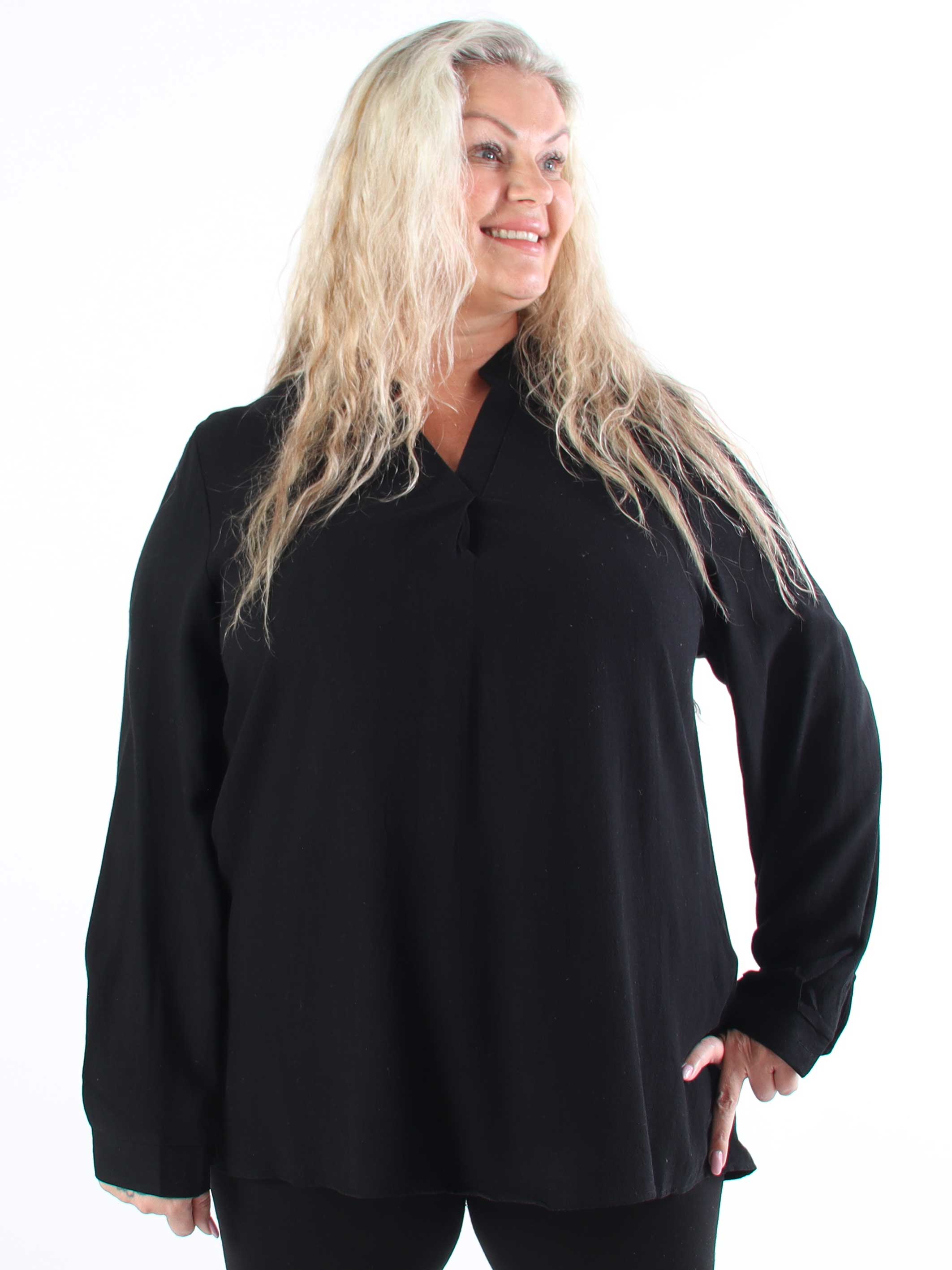 Benna - Ensfarvet tunika lavet i blød viskose